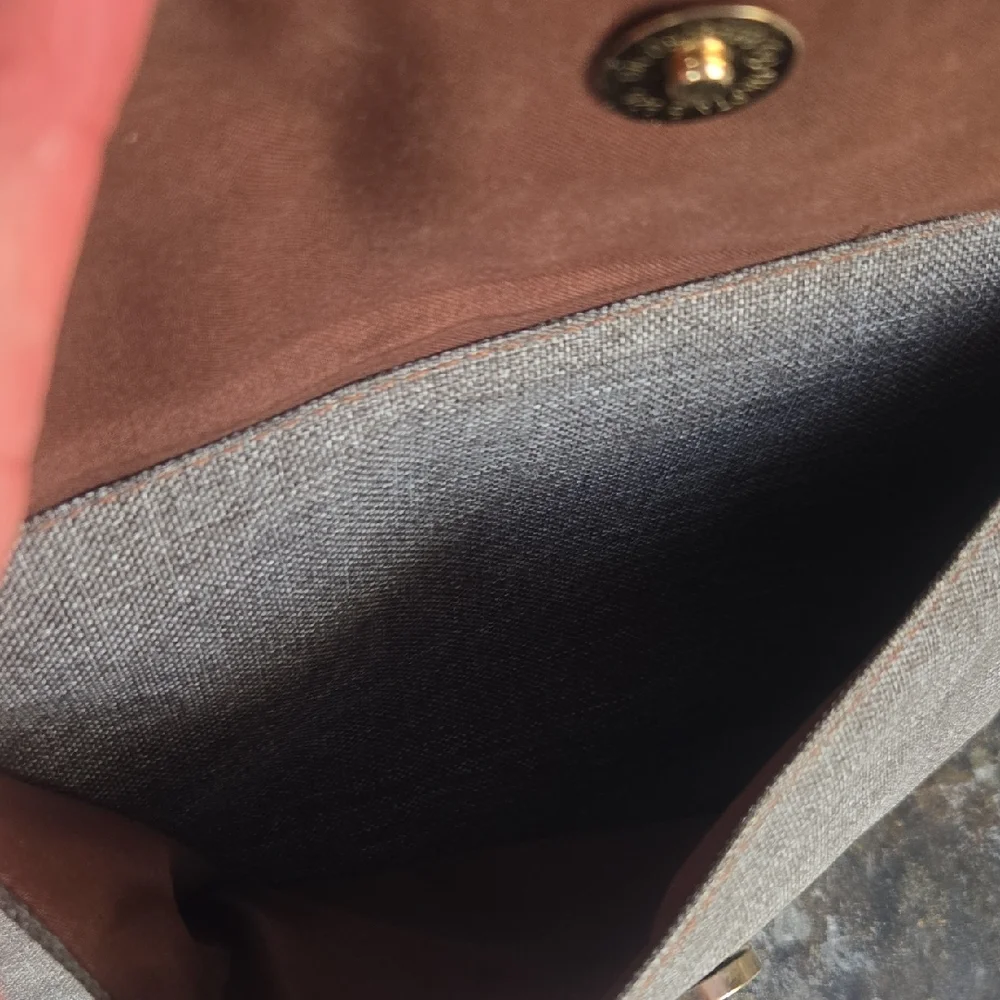 Tail Tan and Gray Pet Carrier